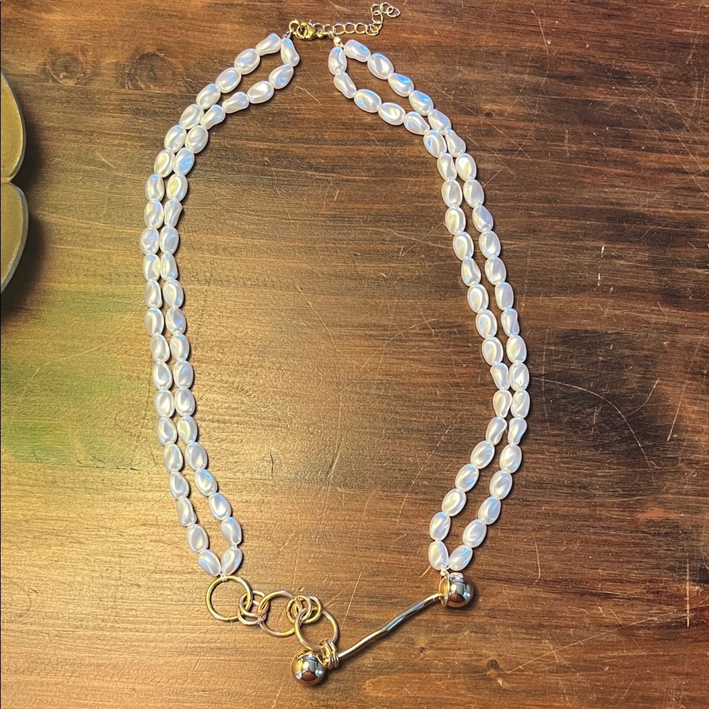 Elegant Gold and White Beaded Necklace